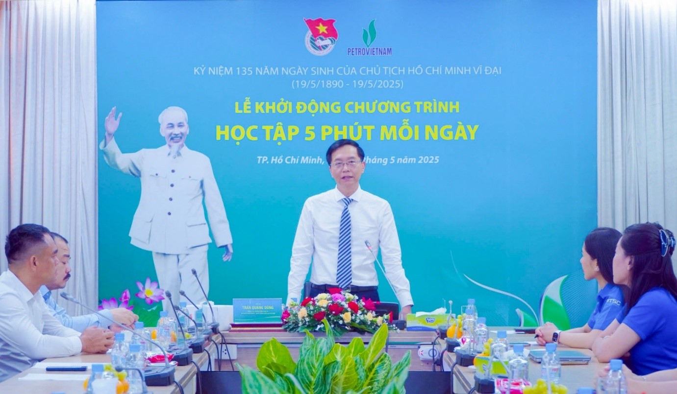 Đồng chí Trần Quang Dũng, Phó Bí thư thường trực Đảng ủy Tập đoàn phát biểu tại buổi lễ
